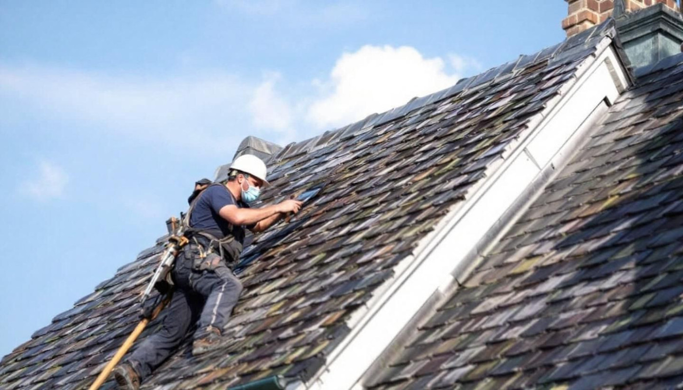 Comment choisir un couvreur à Tours pour une rénovation durable de votre toiture ?